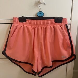 ALO Yoga Ivy League Dolphin Short
Size s like a new